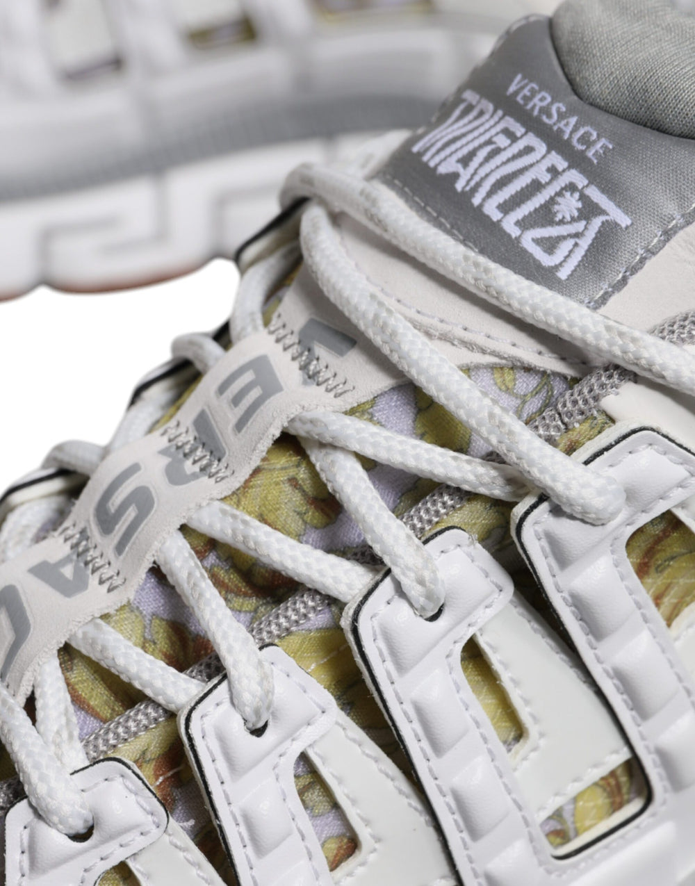 Versace χαμηλό προφίλ Sneakers με Εκτύπωση Barocco Trigreca σε Λευκό