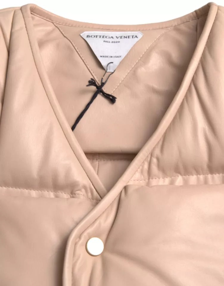 Bottega Veneta Αμάνικο Καπιτονέ Jacket από Δέρμα Μοσχαριού σε Μπεζ